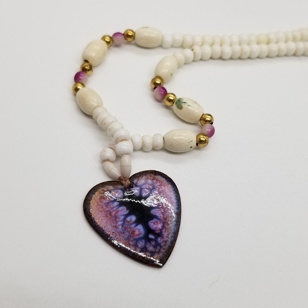 white beaded necklace with purple enamel heart artisan handmade - Picture 5 of 5